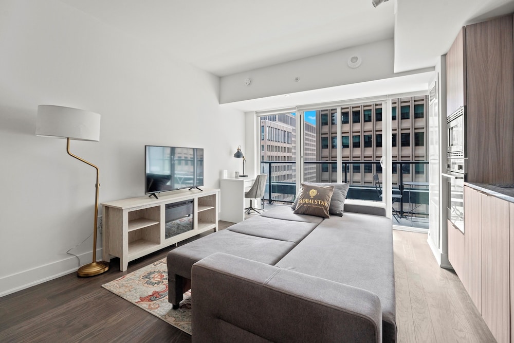 The Britt Condos in Downtown Toronto 8/35