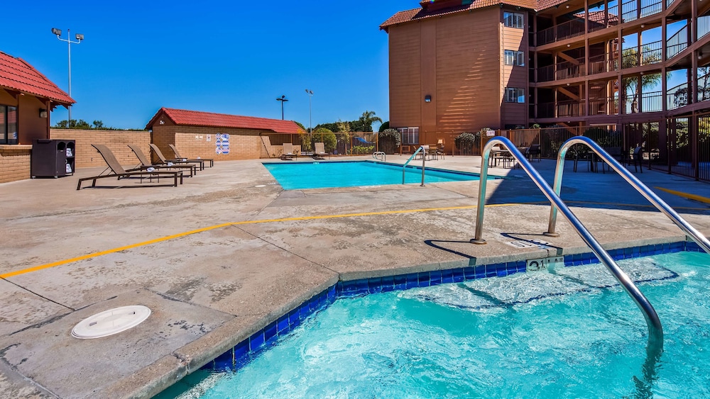 Lompoc Valley Inn and Suites 2/33