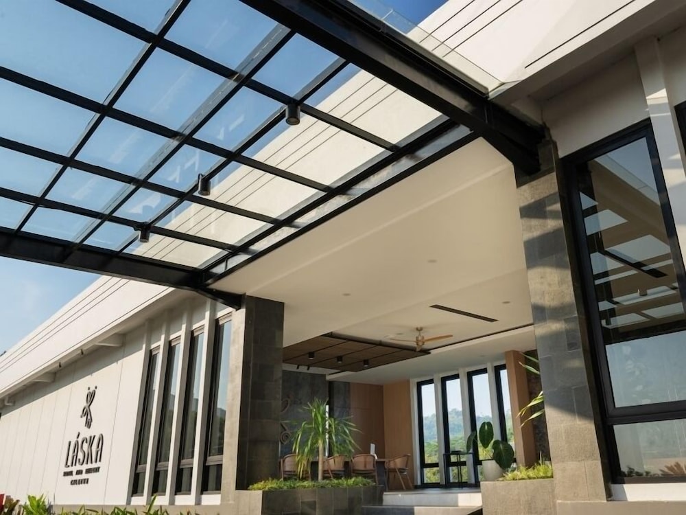 Laska Hotel and Resort Ciletuh 1/40