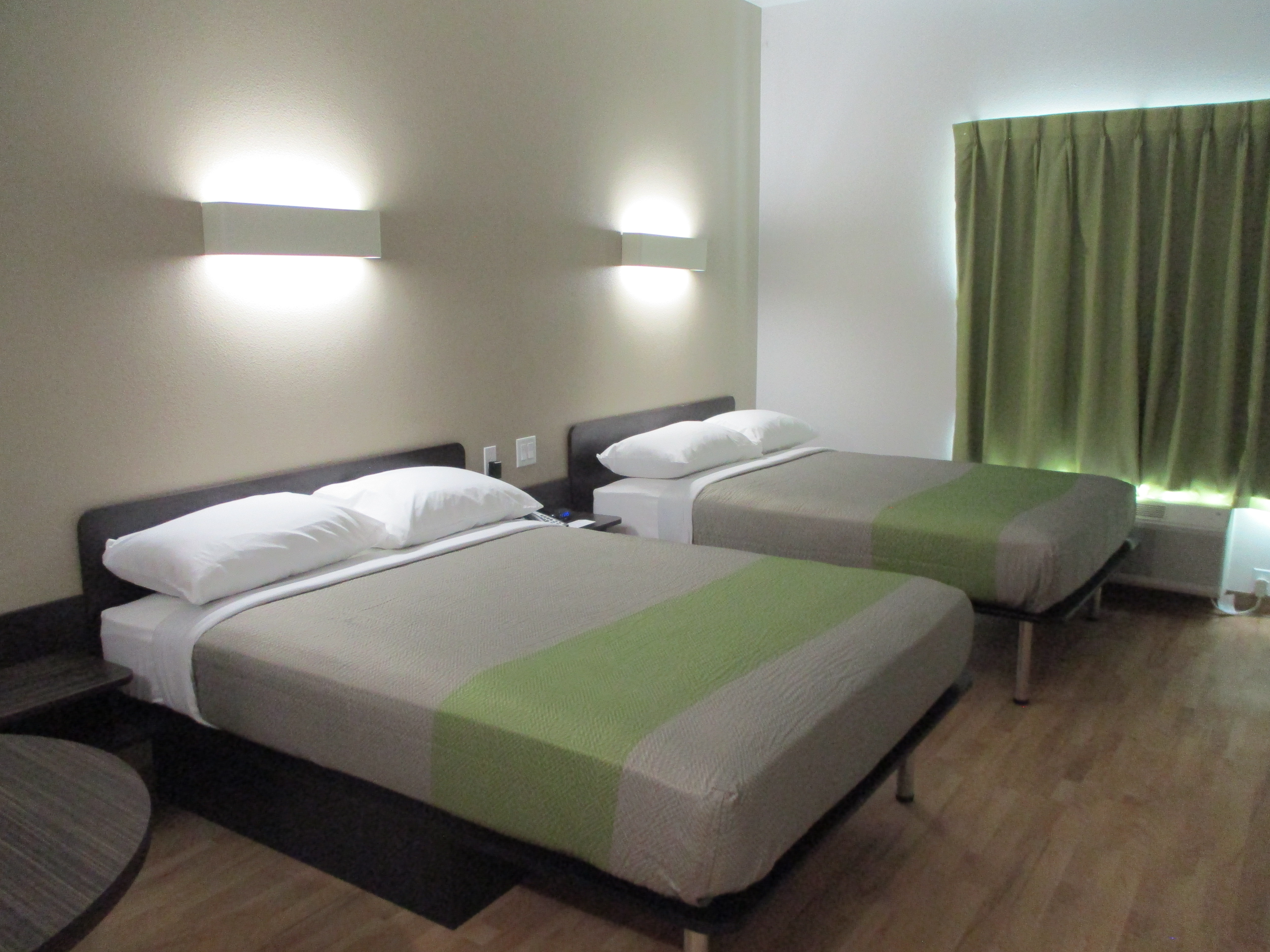 2 Queen Beds - Mobility Accessible Tub Nsmk