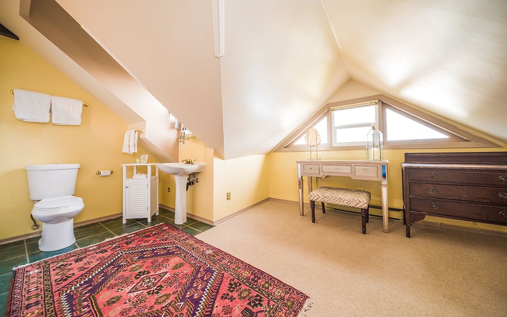 Dashwood Manor Seaside Bed & Breakfast 23/50