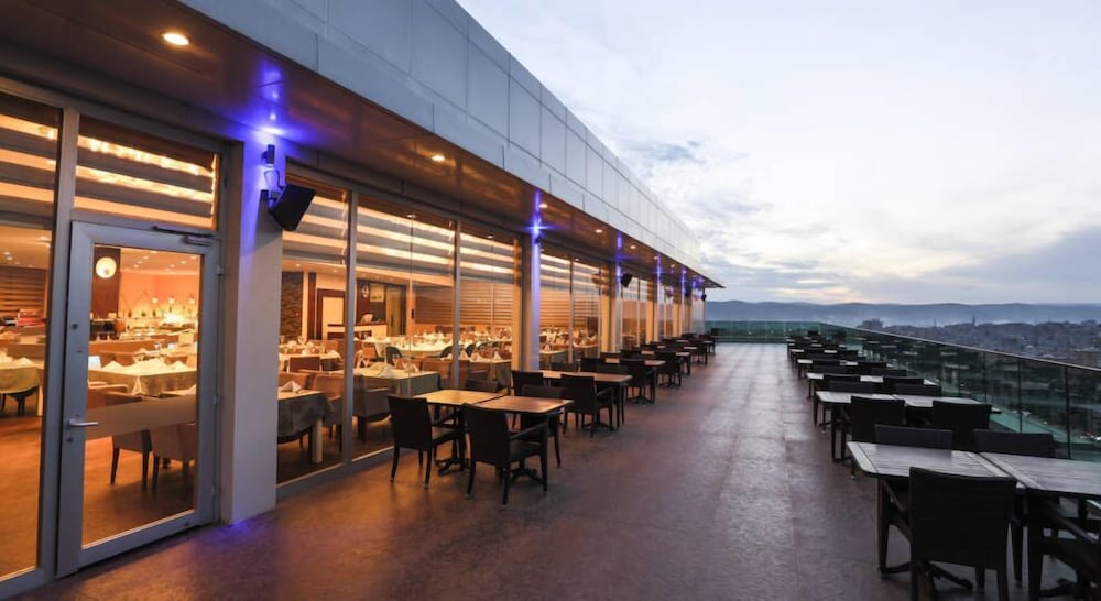 Nevali Hotel 5/50