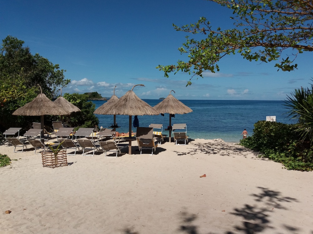 Tepanee Beach Resort 53/63
