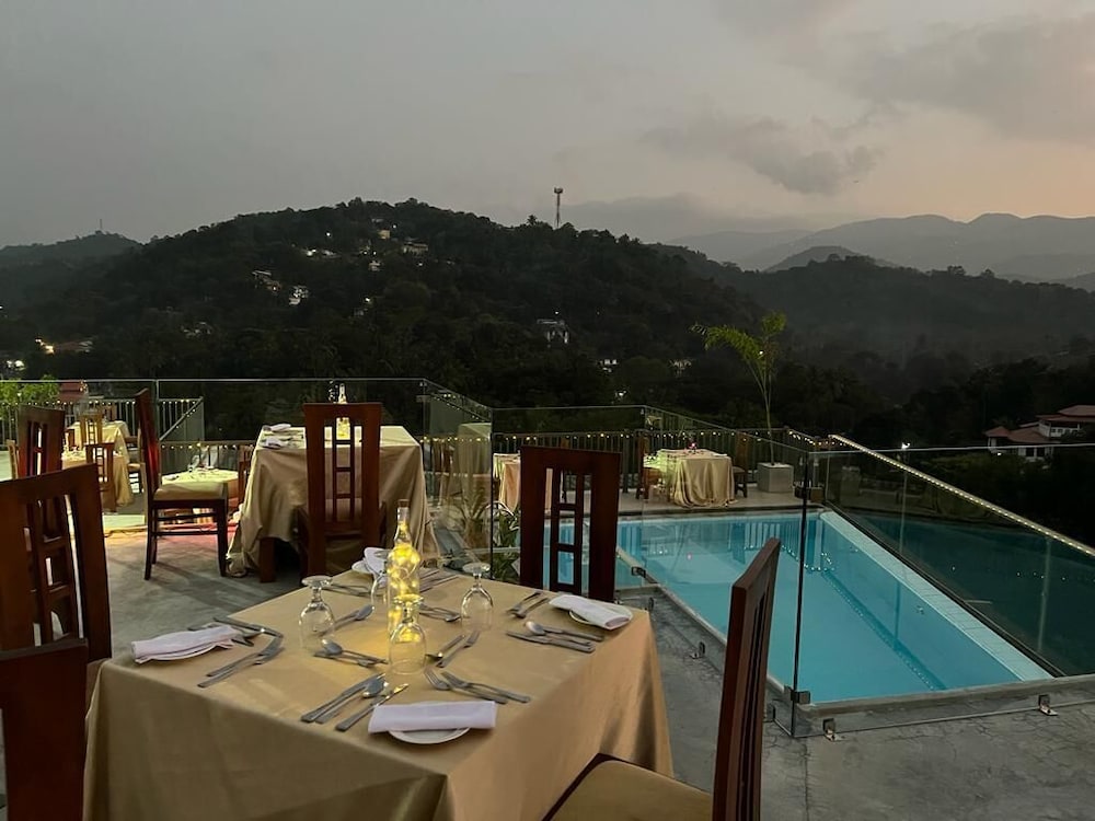 Rivendell Hotel 34/55