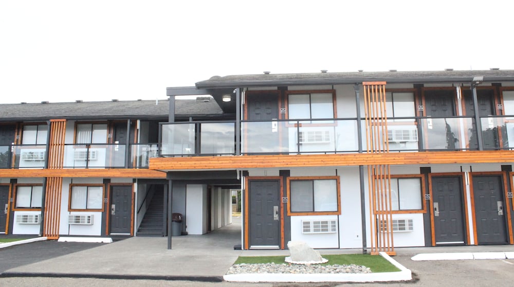 Coast Courtenay Hotel in COURTENAY