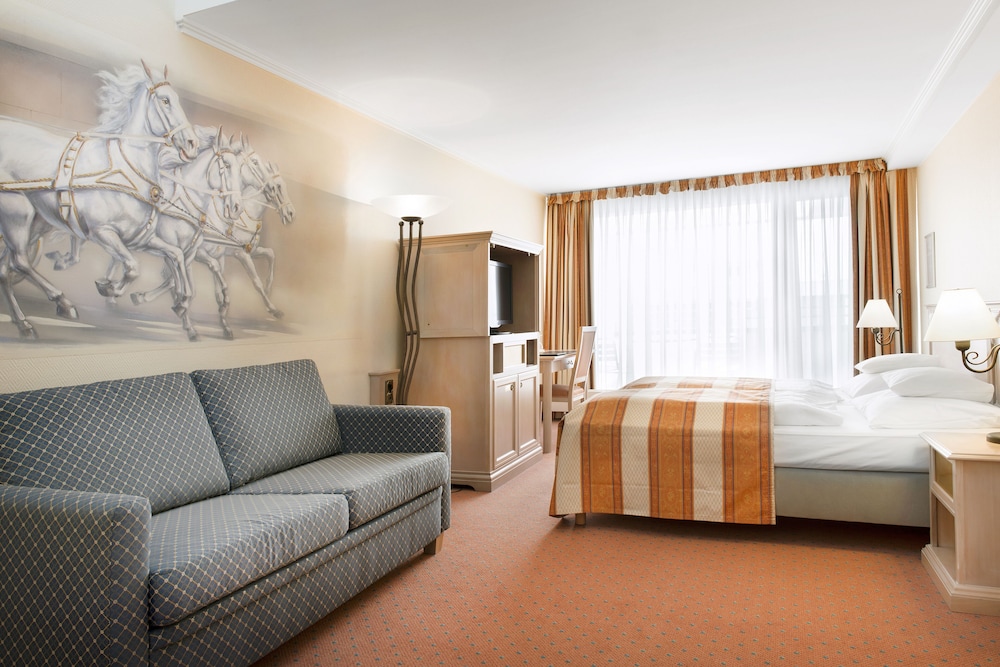 HOLLYWOOD MEDIA HOTEL 38/54