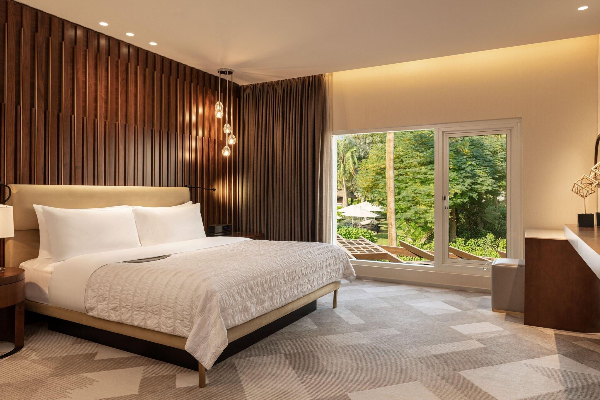 1 Bedroom, Premium, Suite, King Bed, Le Meridien Dubai Hotel and Conference Centre 2/8