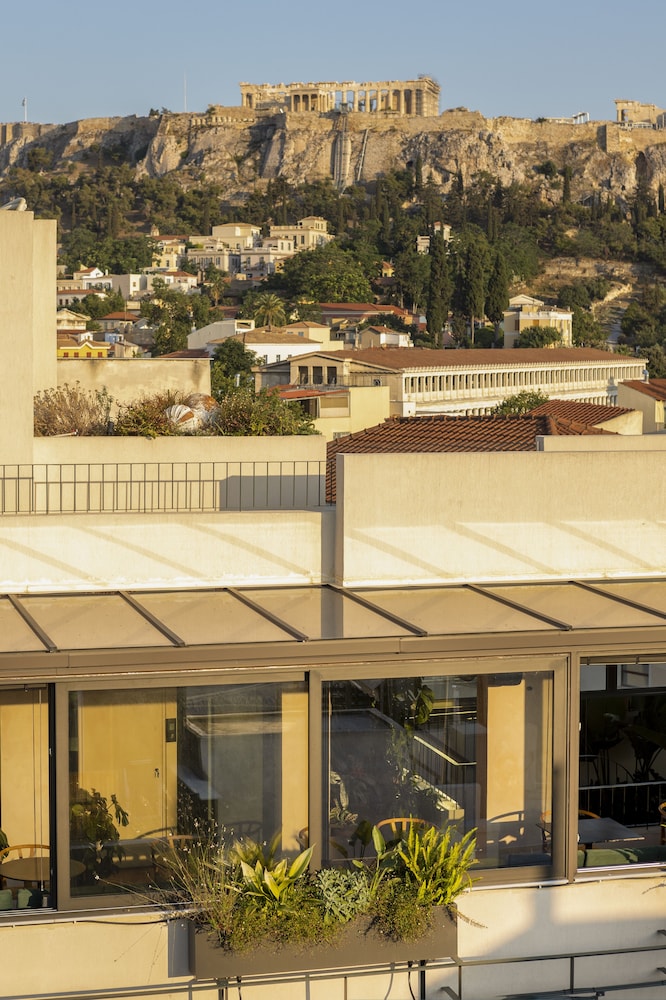 L'Avventura Athens 2/50