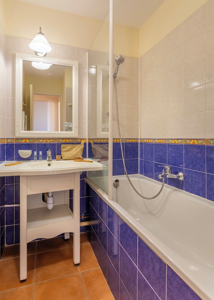 1 Bedroom, Apartment, Twin Beds, Sofa, Balcony or Terrace، PIERRE AND VACANCES VILLAGE CLUB PONT ROYAL EN PROVENCE 9/13