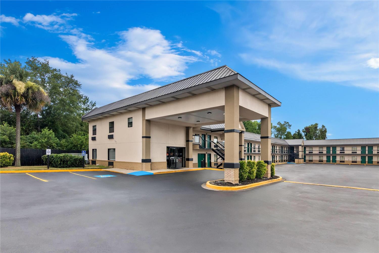 Super 8 by Wyndham Columbia 14/18