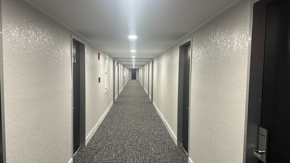 Regency Inn 29/55