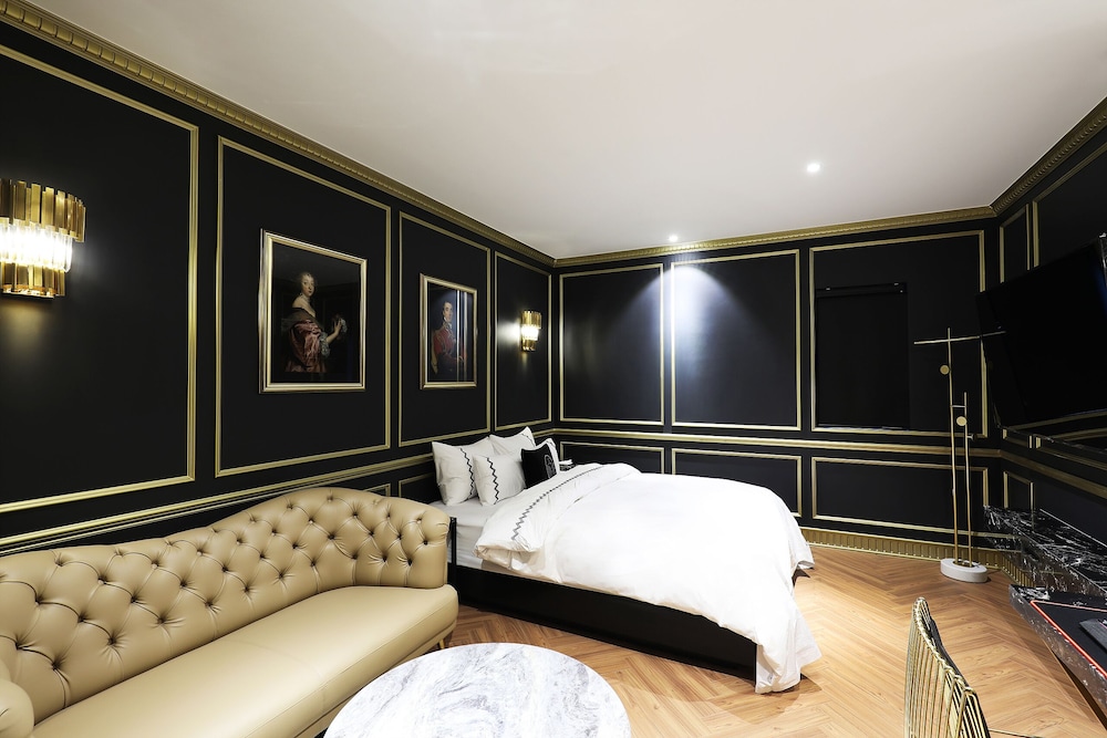 Mari Hotel 17/50