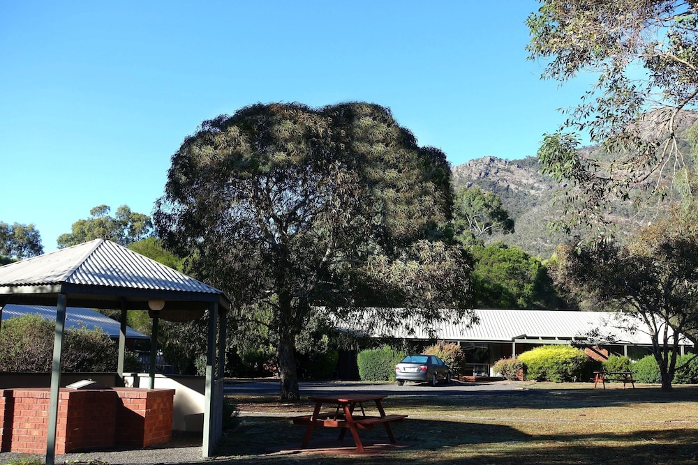 Pinnacle Holiday Lodge 48/52