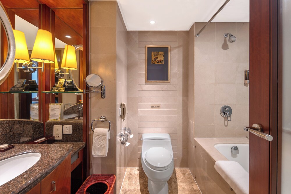 Plaza Hotel Yuyao 48/50
