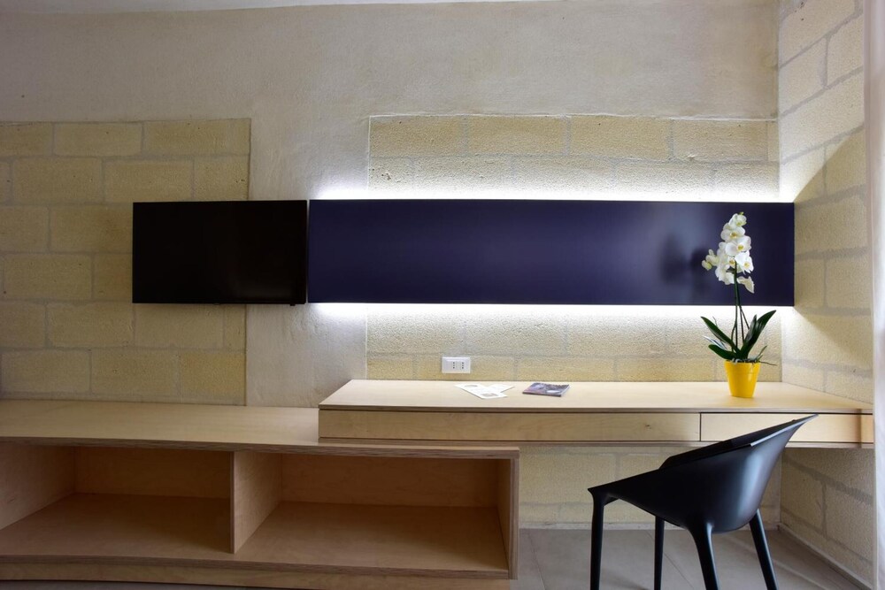 CAVE BIANCHE HOTEL 37/45
