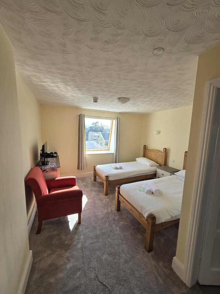 The Menai Hotel 16/46