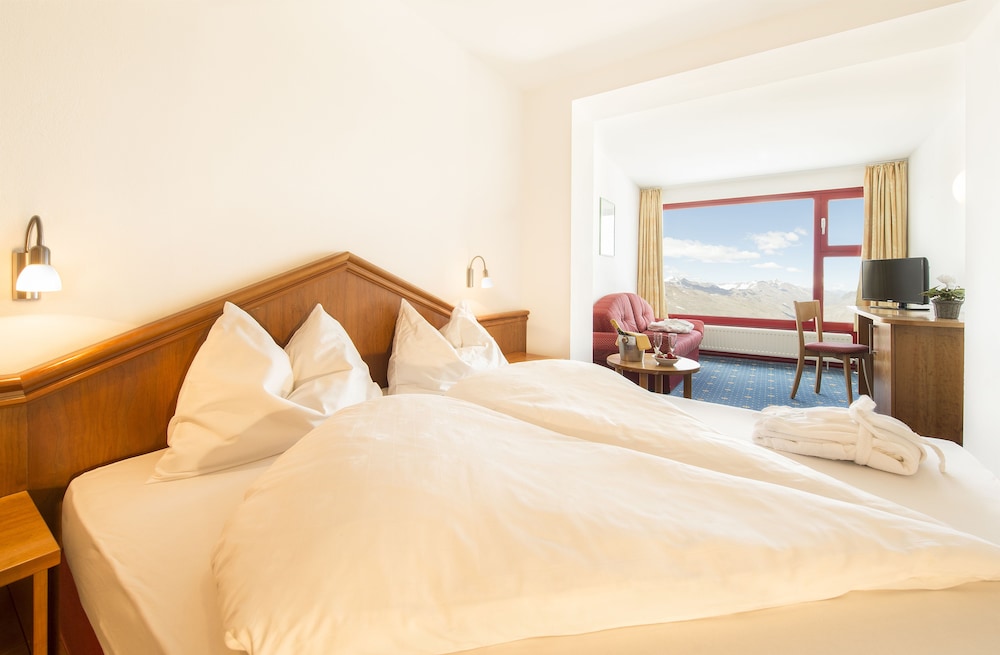 Glacier Hotel Grawand 10/62