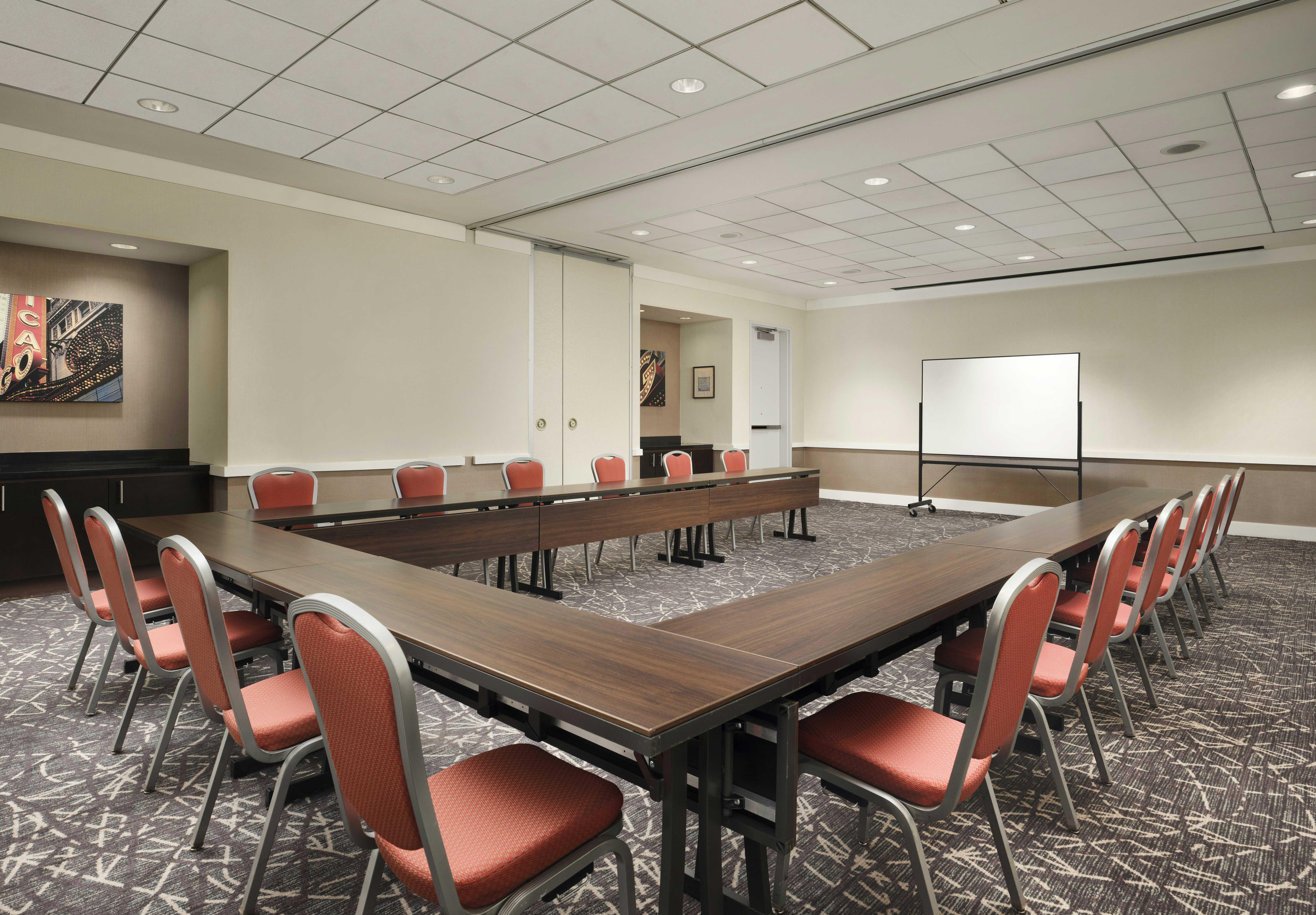 Embassy Suites by Hilton Chicago Downtown Magnificent Mile 48/53
