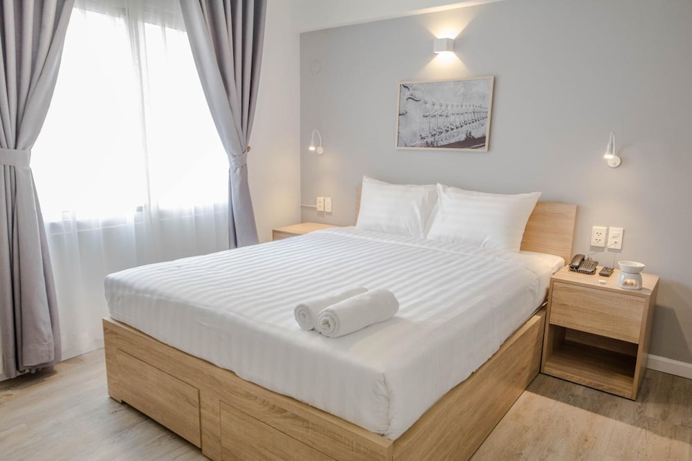 DELUXE, QUEEN BED