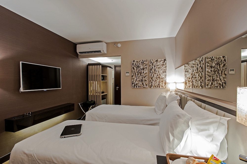 DELUXE, TWIN BEDS