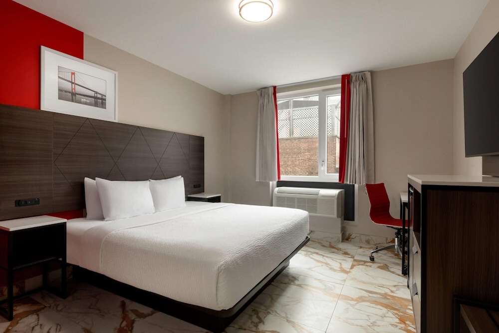 Ramada by Wyndham Brooklyn Empire Blvd 17/50