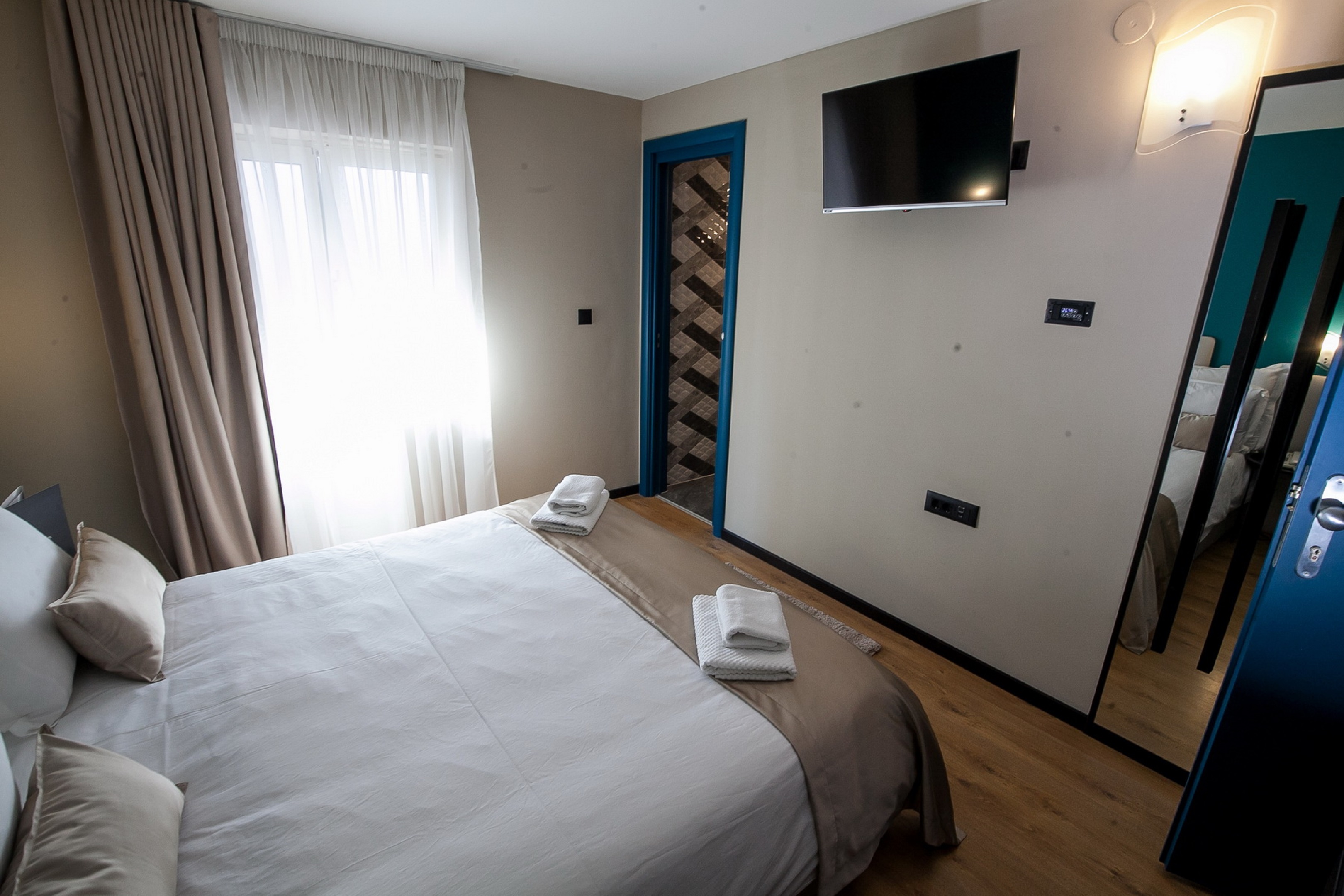 Standard, Double Bed, Atrium View
