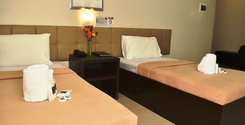 Columbus Plaza Hotel 26/55