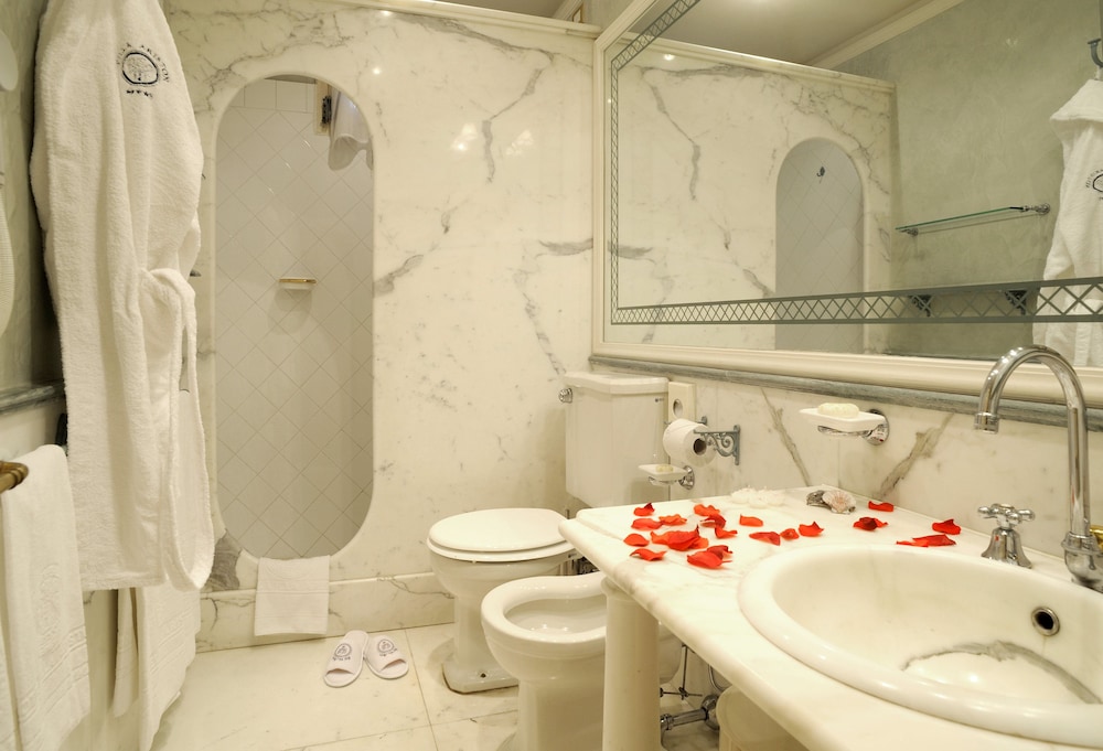 جناح ديلوكس بسرير كوين، Park Hotel Villa Ariston 5/6