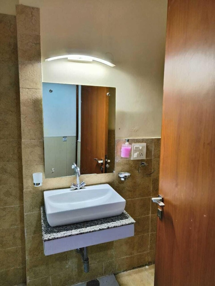 Deluxe, King Bed, Hotel Oyster Pearl 8/8