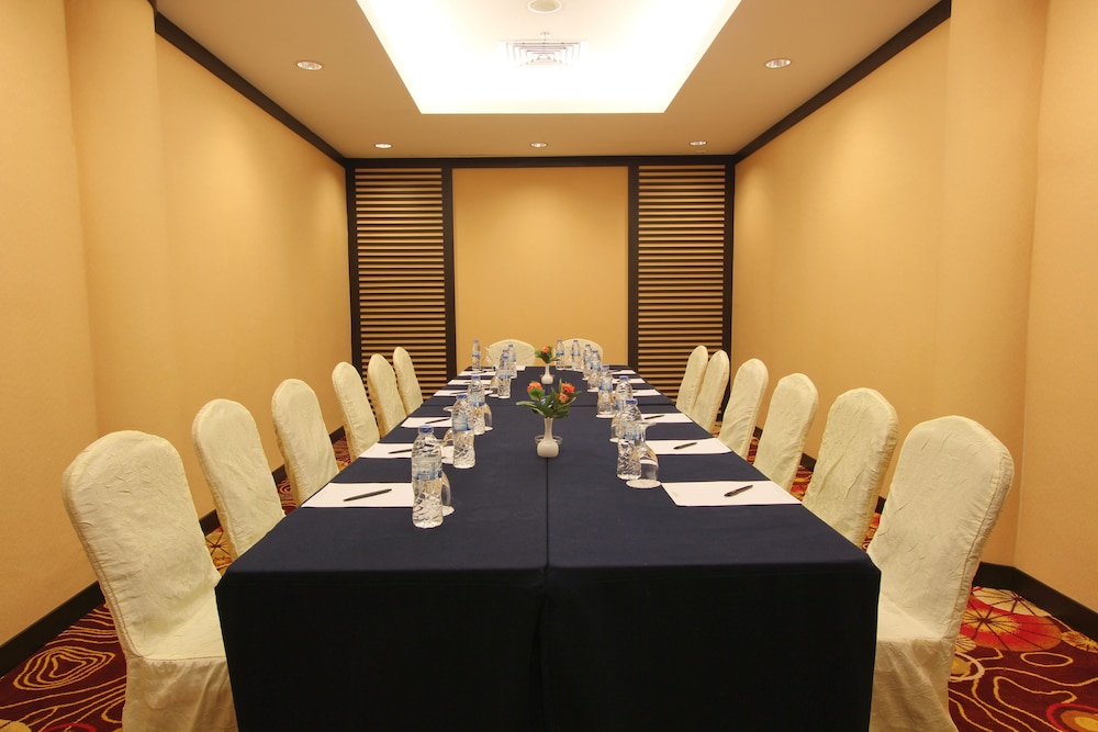 Harmoni Suites Hotel 30/33