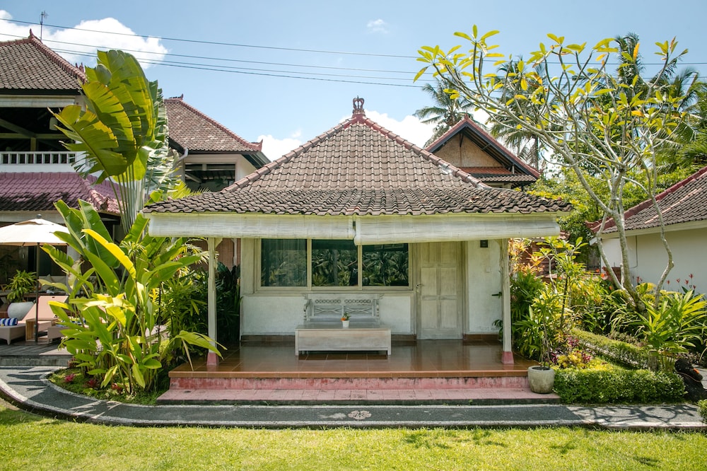 B Saya Villa And Restaurant 8/50