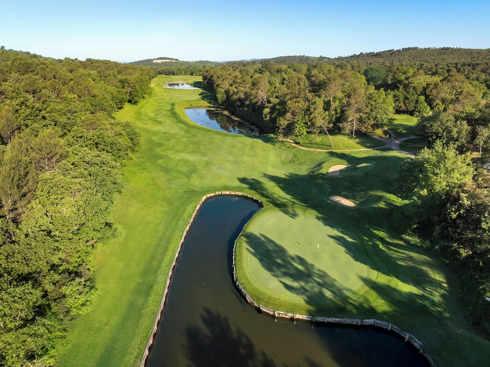 Mercure Brignoles Golf de Barbaroux and Spa 68/73