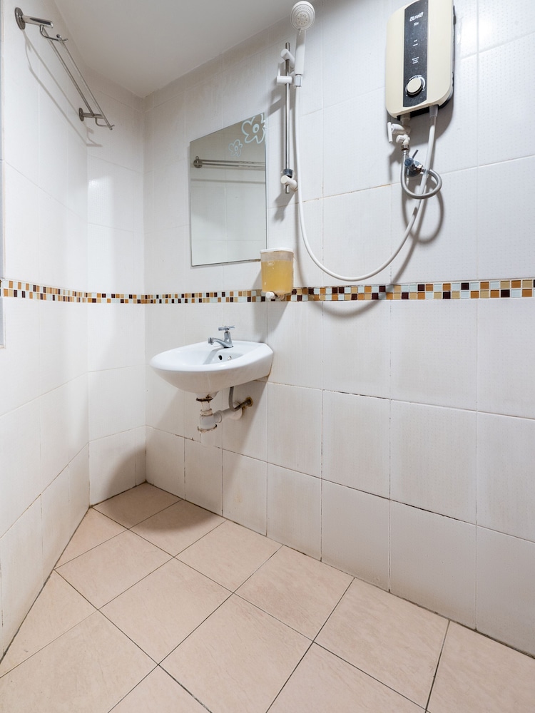 OYO 89717 Budget Star Hotel 31/32
