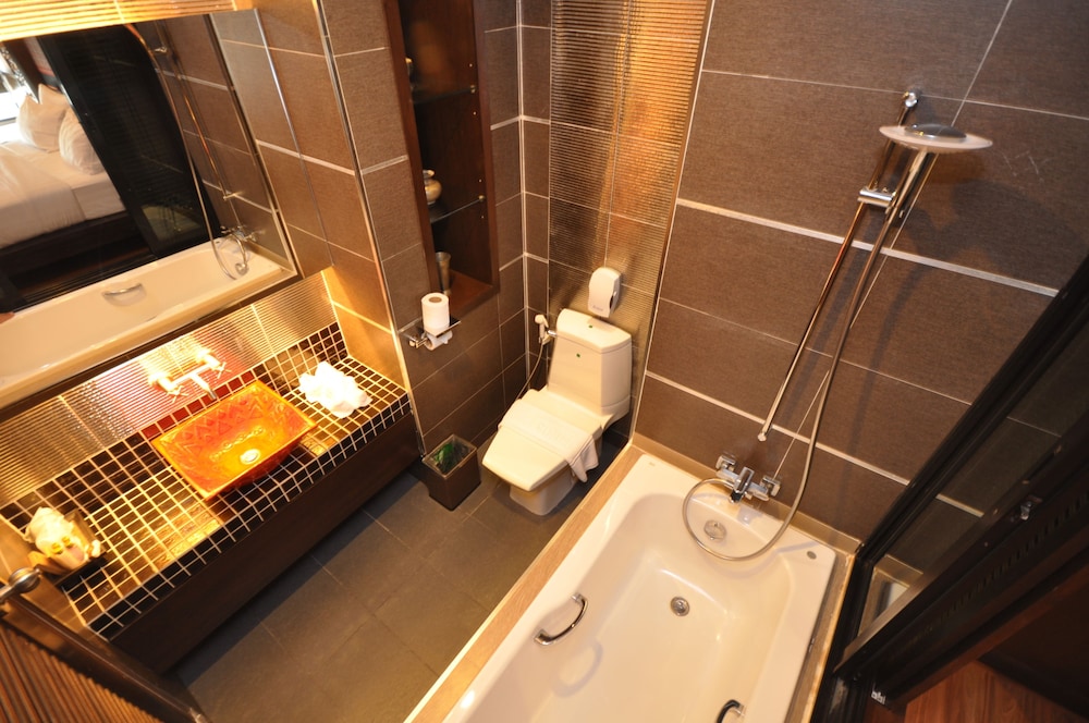 Chalelarn Hotel 30/41