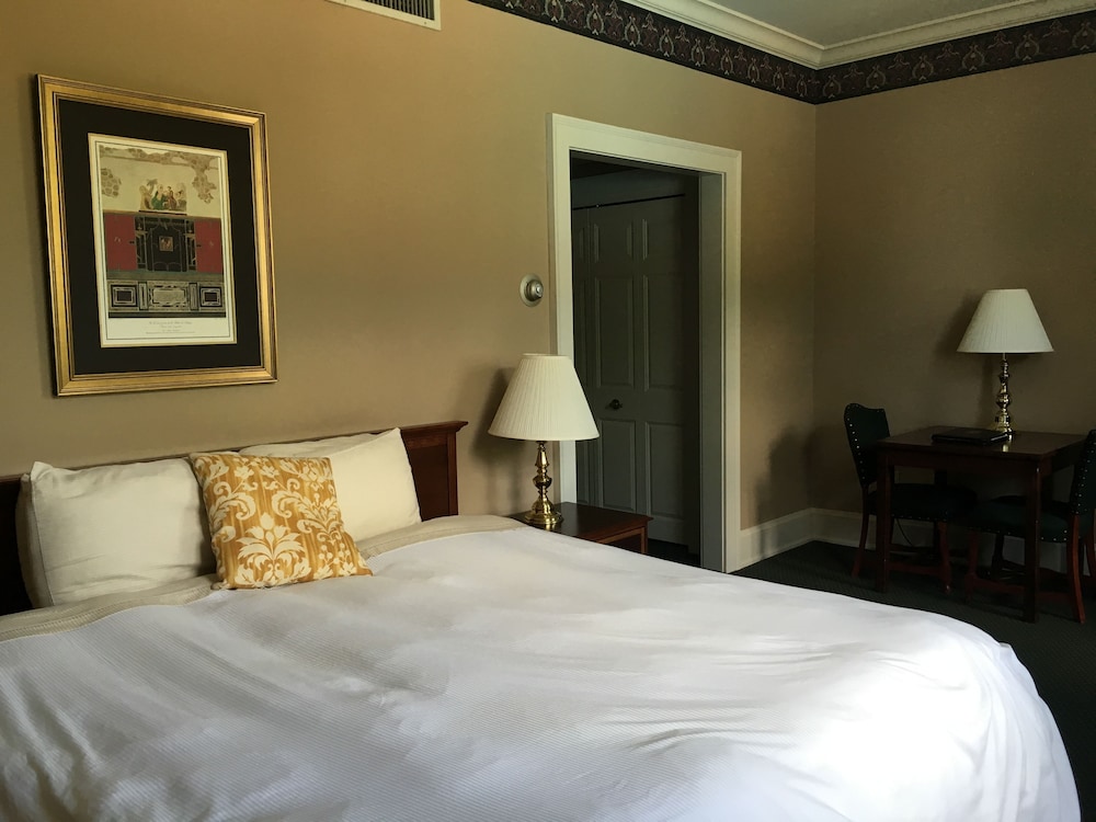 Bertram Inn At Glenmoor 5/49
