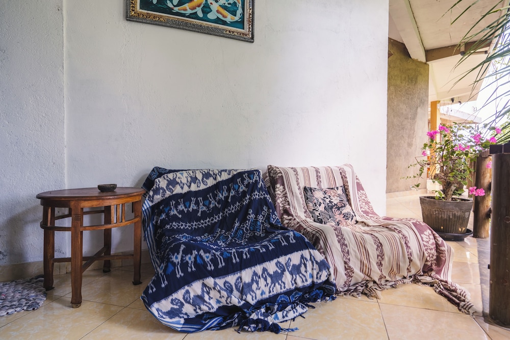 Amed Sari Beach Guesthouse 25/50