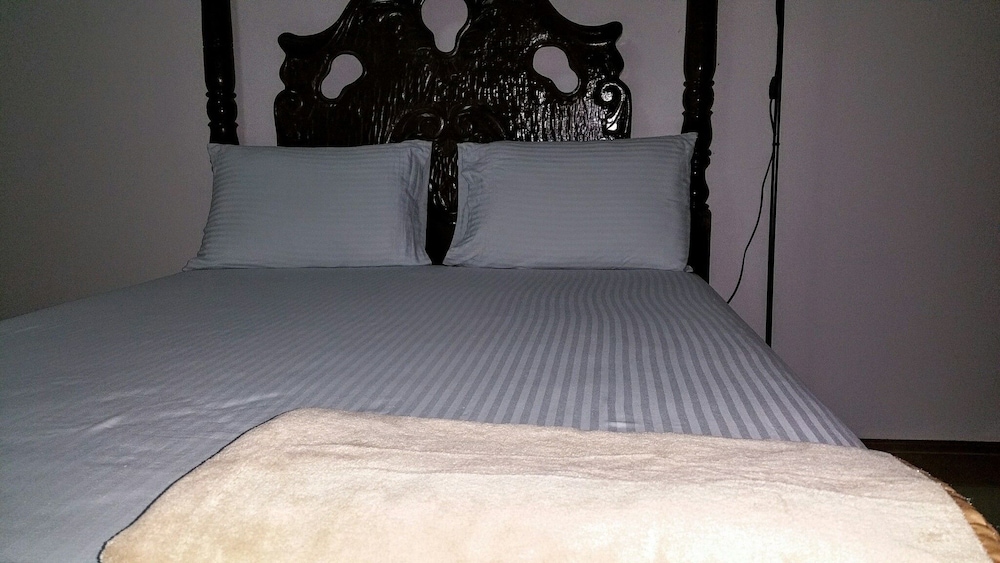 Modern London Decor Guest Apartments 14/50
