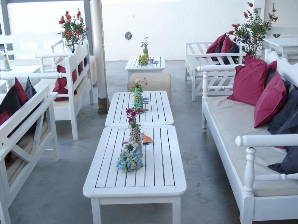 Perissa Bay Hotel 30/50