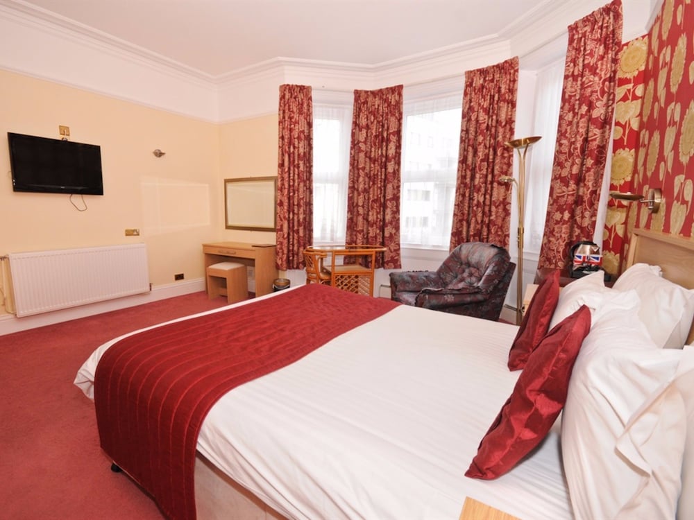 Denewood Hotel - Guest Accomodation 24/48
