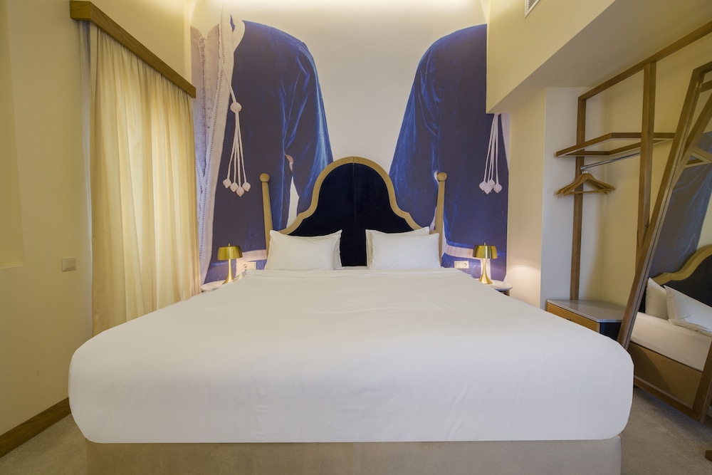 LUXURY, KING BED, HOT TUB, TERRACE