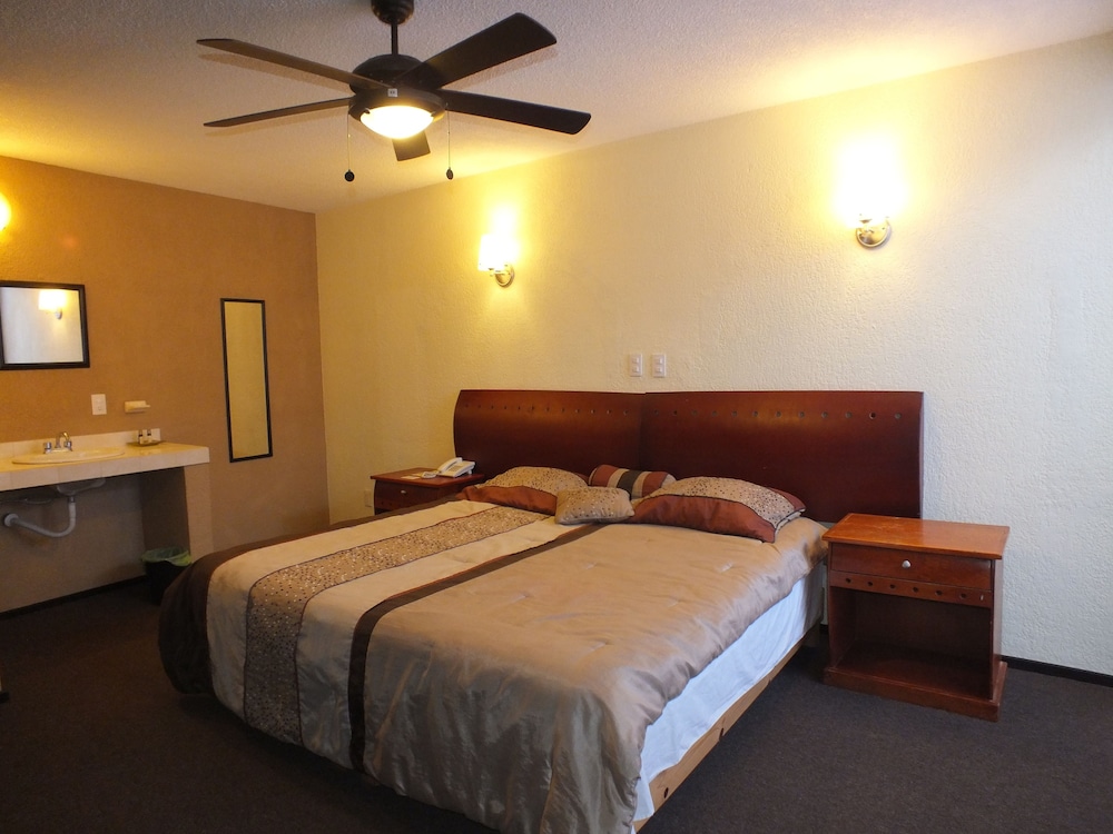 Hotel Rincón Real Suites 7/48
