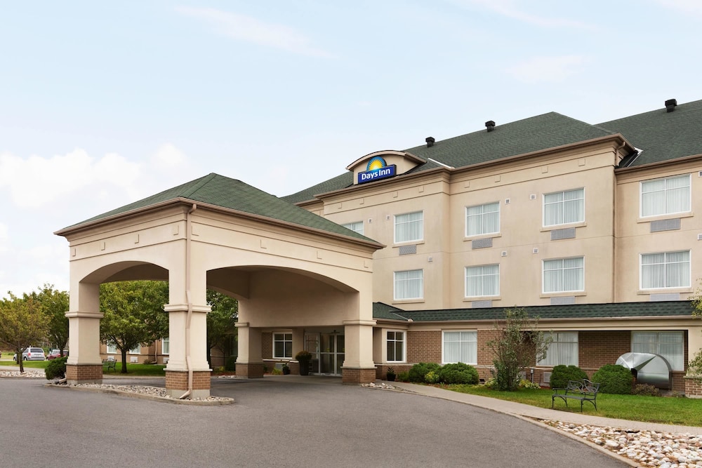 Days Inn by Wyndham Ottawa Airport 6/48