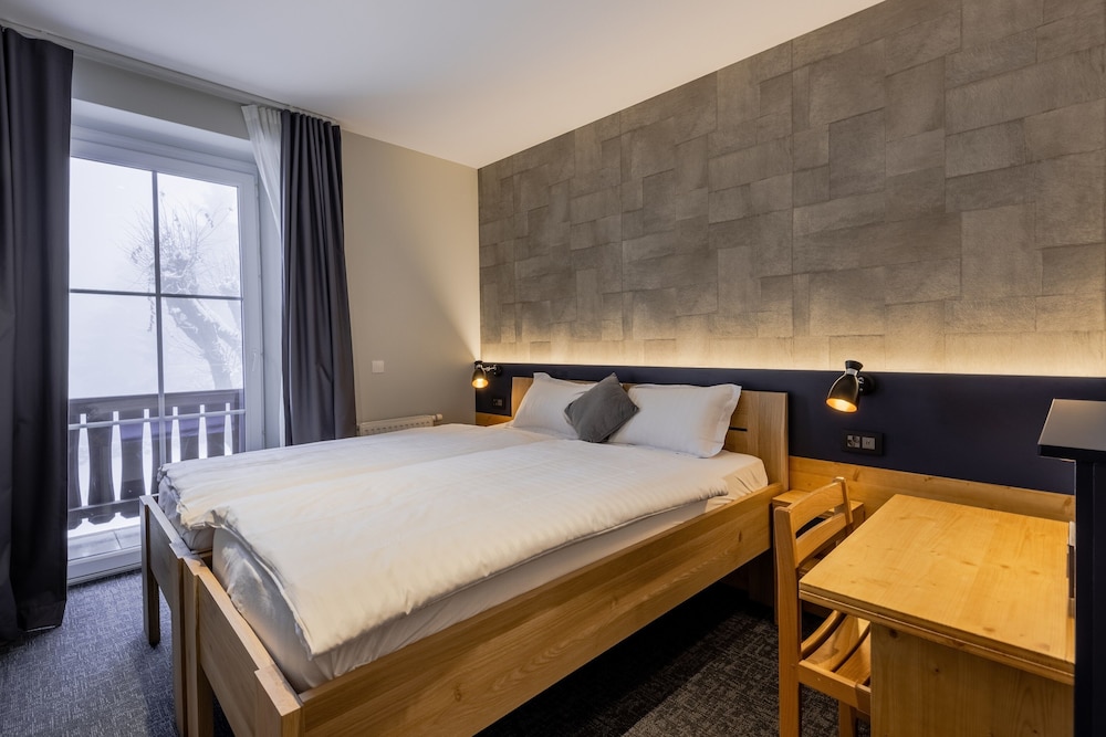 Plus, Comfort, Deluxe, Family, 2 Double Beds, Mountain View