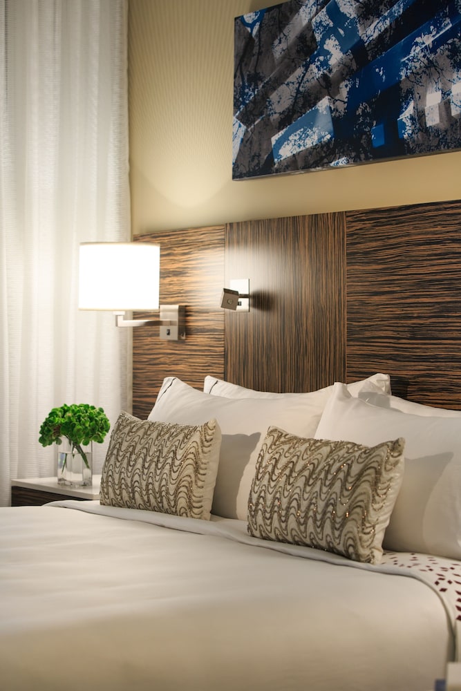 RENAISSANCE DENVER DOWNTOWN CITY CENTER HOTEL 8/56