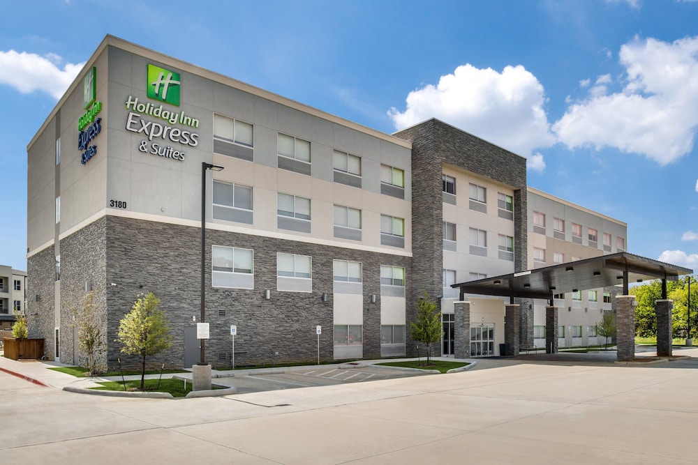 Holiday Inn Express and Suites Denton South 5/71
