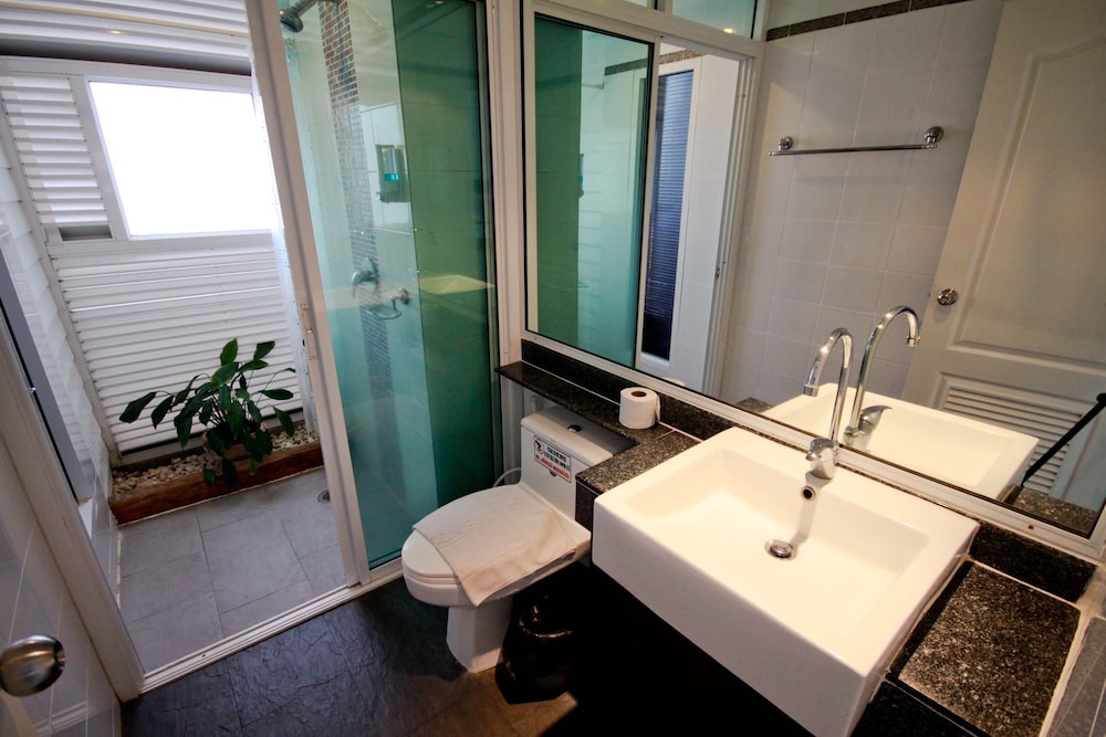 Kata Beach Studio Service Apartment 49/50
