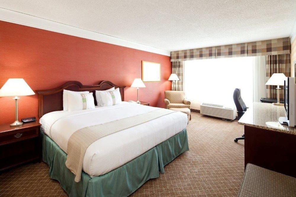 Holiday Inn Cleveland-Mayfield 14/76