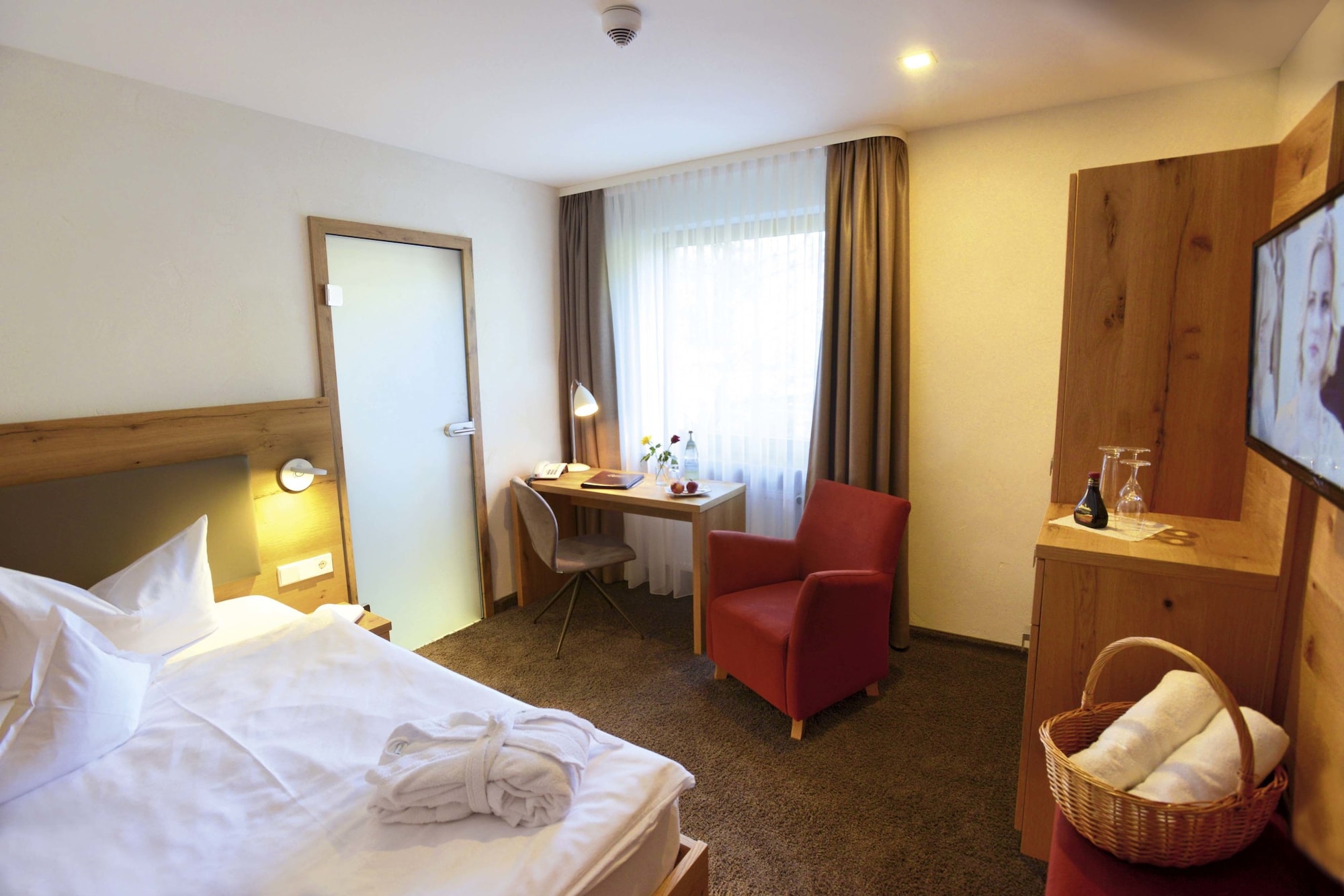 Room, Single, Single Bed