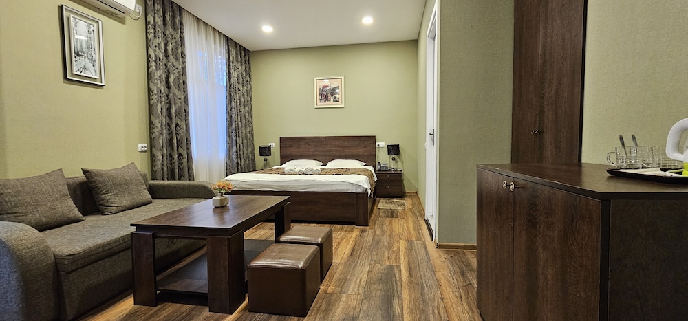 Hotel Iveria 23/50