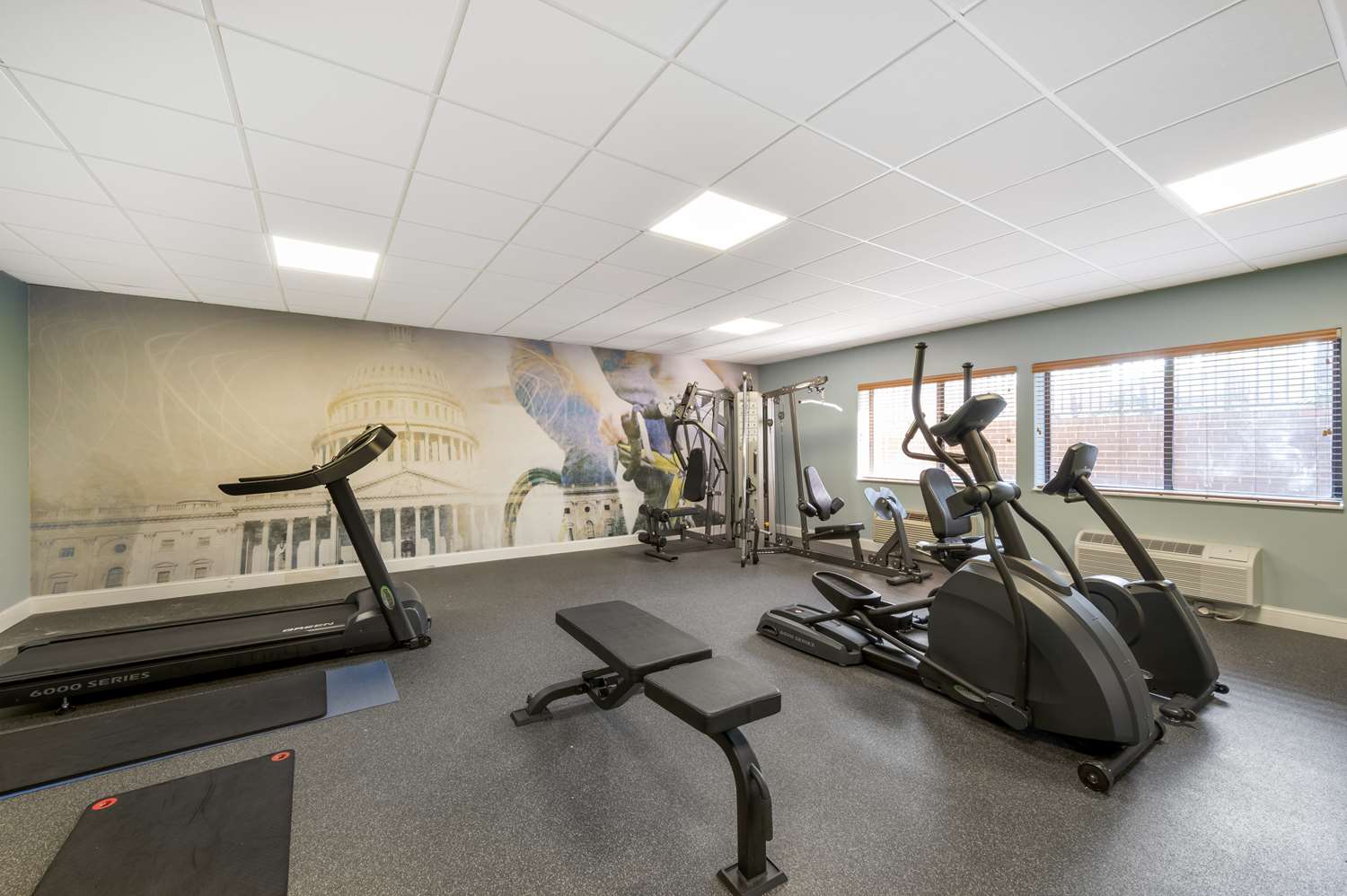 Best Western Plus Alexandria / Fort Belvoir 24/40